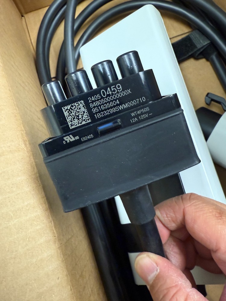 Ultium GM Charging Cord Model EVSE-CSSS56600012-1002 Includes 1 ADAPTER