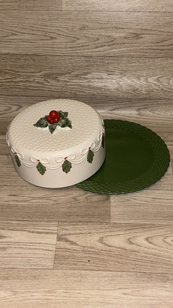 Holly Berry Vanilla Cake Stand
