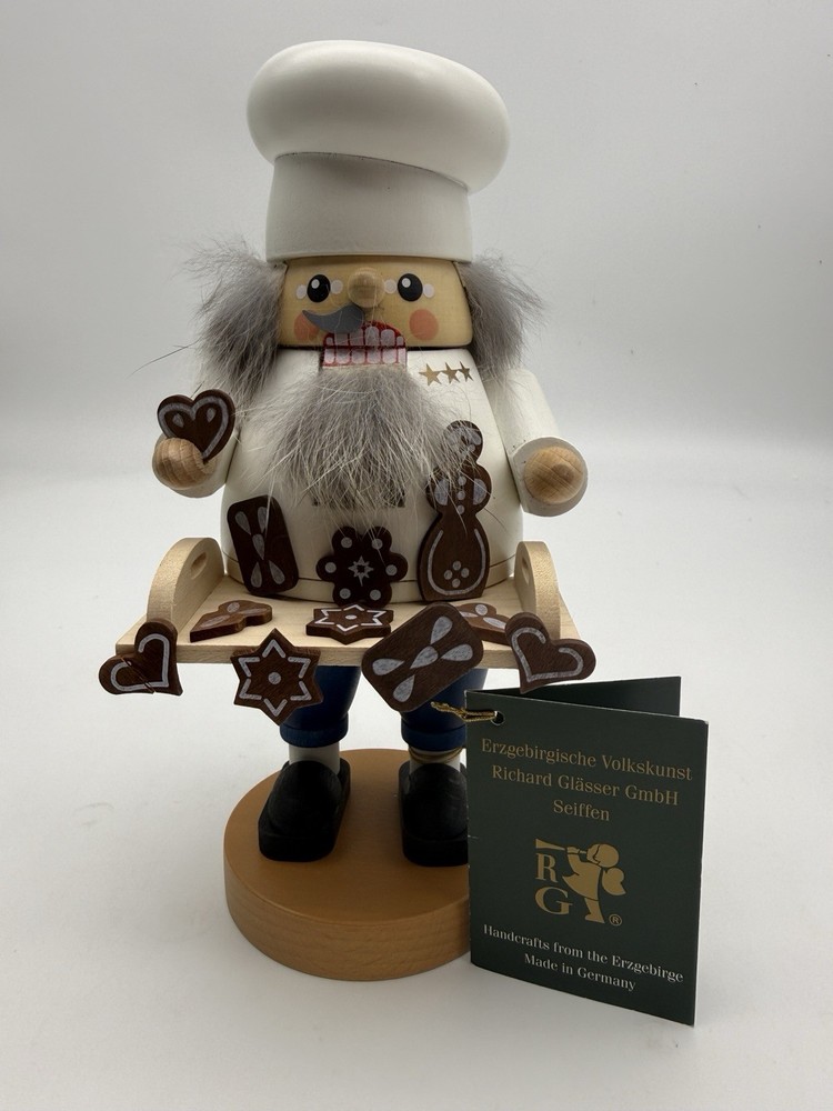 Authentic Richard Glässer Gingerbread Baker Nutcracker | Handcrafted Germany