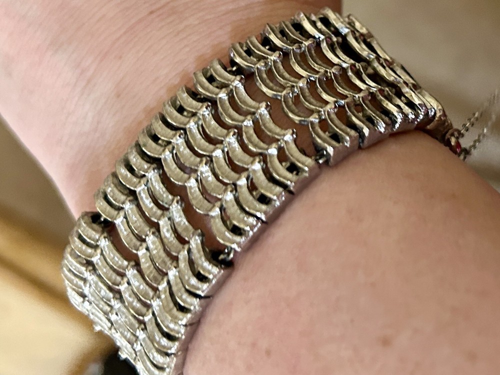 VINTAGE Silver Tone MESH Chain Bracelet