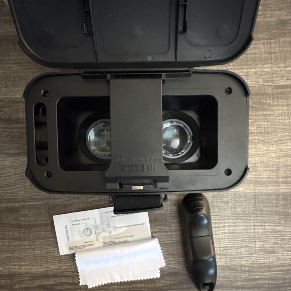 LamTrancail Virtual Reality Headset for Smartphones w/ Controller, Black
