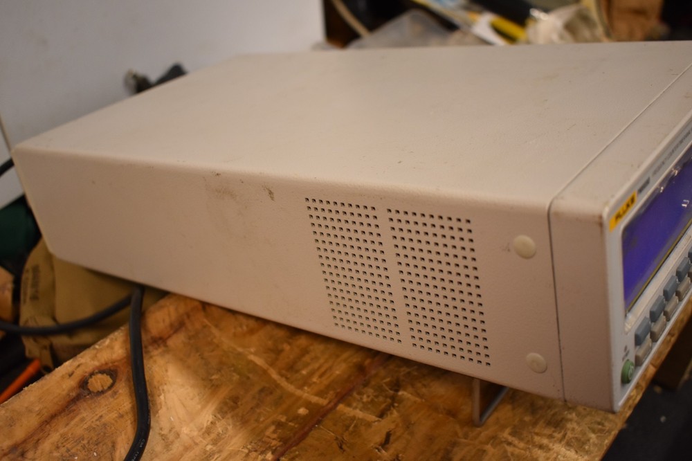 Fluke PM6690 2.7 GHz Frequency Counter