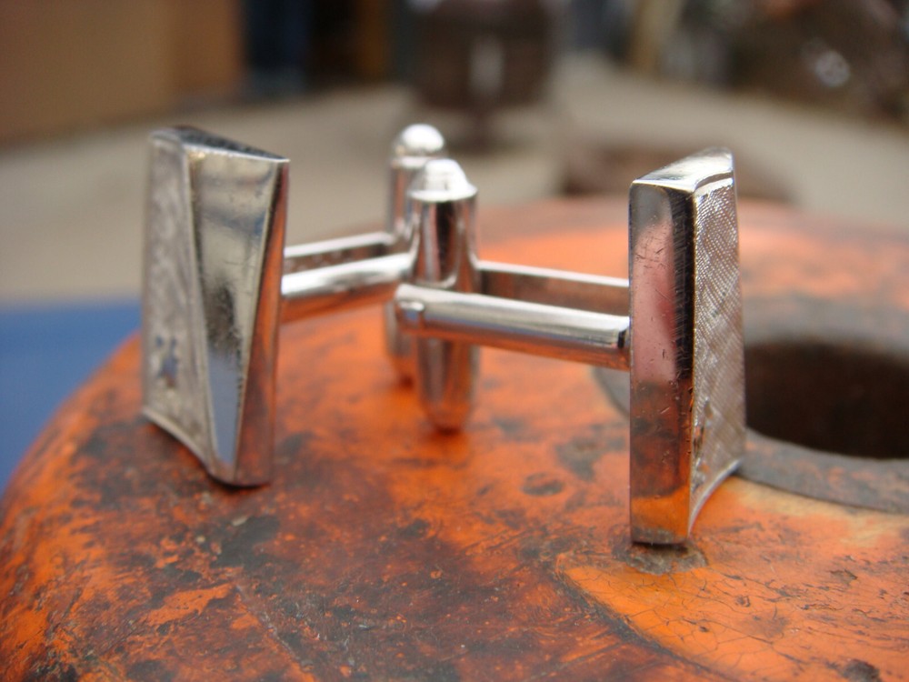 VINTAGE SHIELDS CUFFLINKS SIGNED