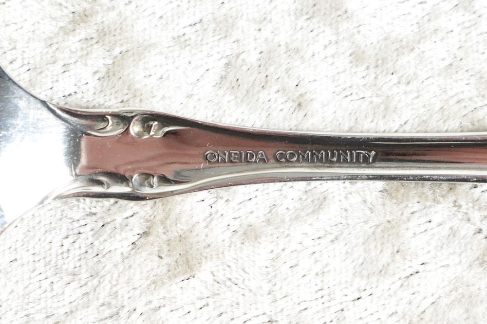 'Brahms' Stainless By Oneida Community 2 Pieces Pie Server & Casserole Spoon