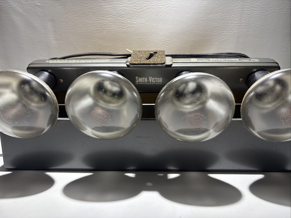 SMITH VICTOR LIGHT BAR STUDIO LIGHT WORKS AMAZING!!!