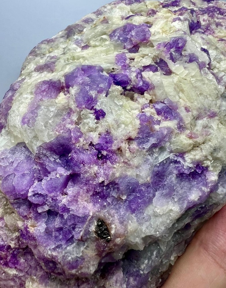 472 G Rare Fluorescent Sharp Phosphorescent Hackmanite, Phlogopite, Calcite AFG