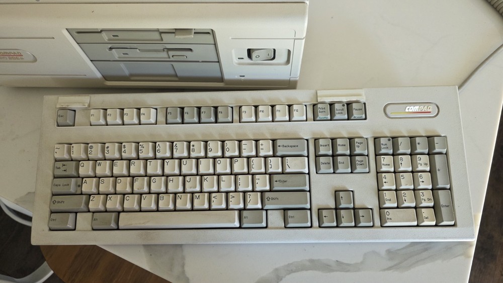 Vintage Compaq 286 E Desk Pro Computer W/ Manuals