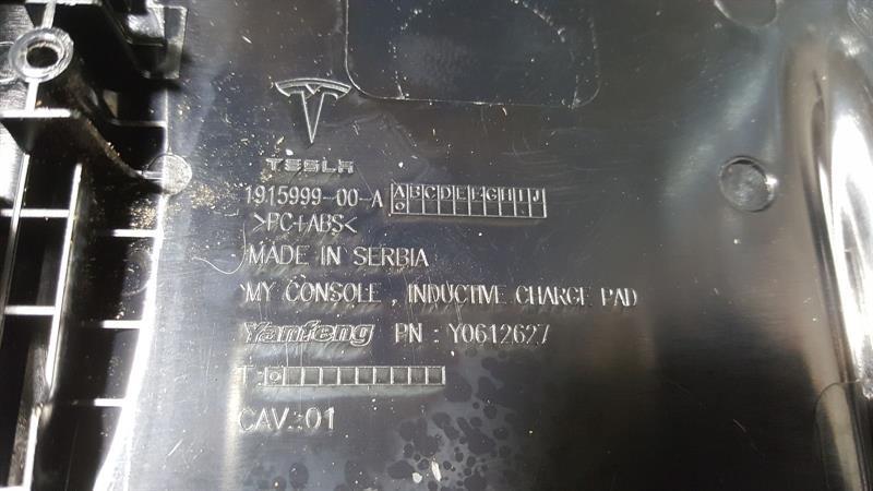 TESLA MODEL Y LONG RANGE 75DKWH CENTER CONSOLE PANEL