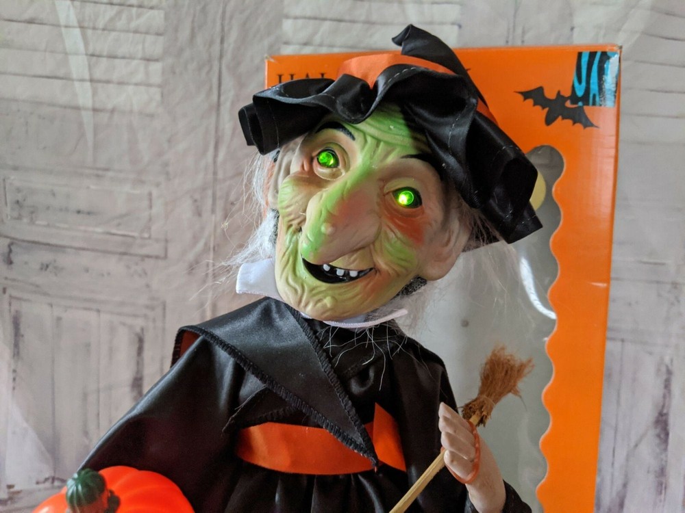 Santa’s best witch Halloween light up sound as is
