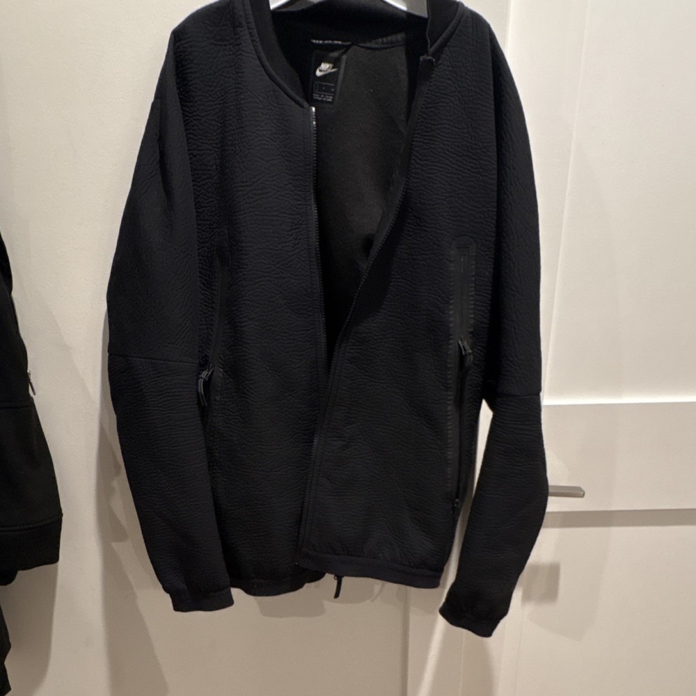Nike Men's Black Basic Jacket S Full Zip Pockets Polyester Activewear