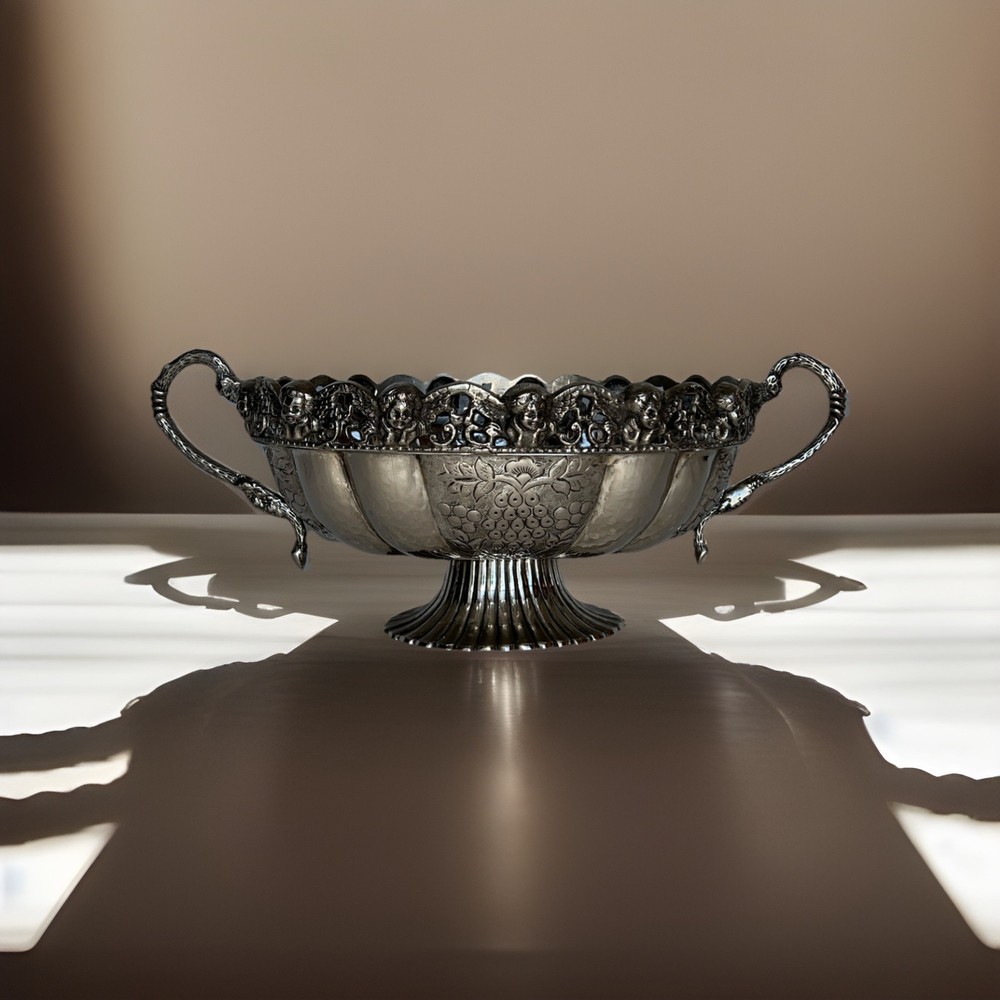 Victorian Silver EP Oval Footed 2 handled Fruit Bowl/Centerpiece With Cherubs ￼￼