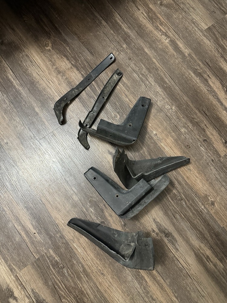 99-05 IS300 Mudguards