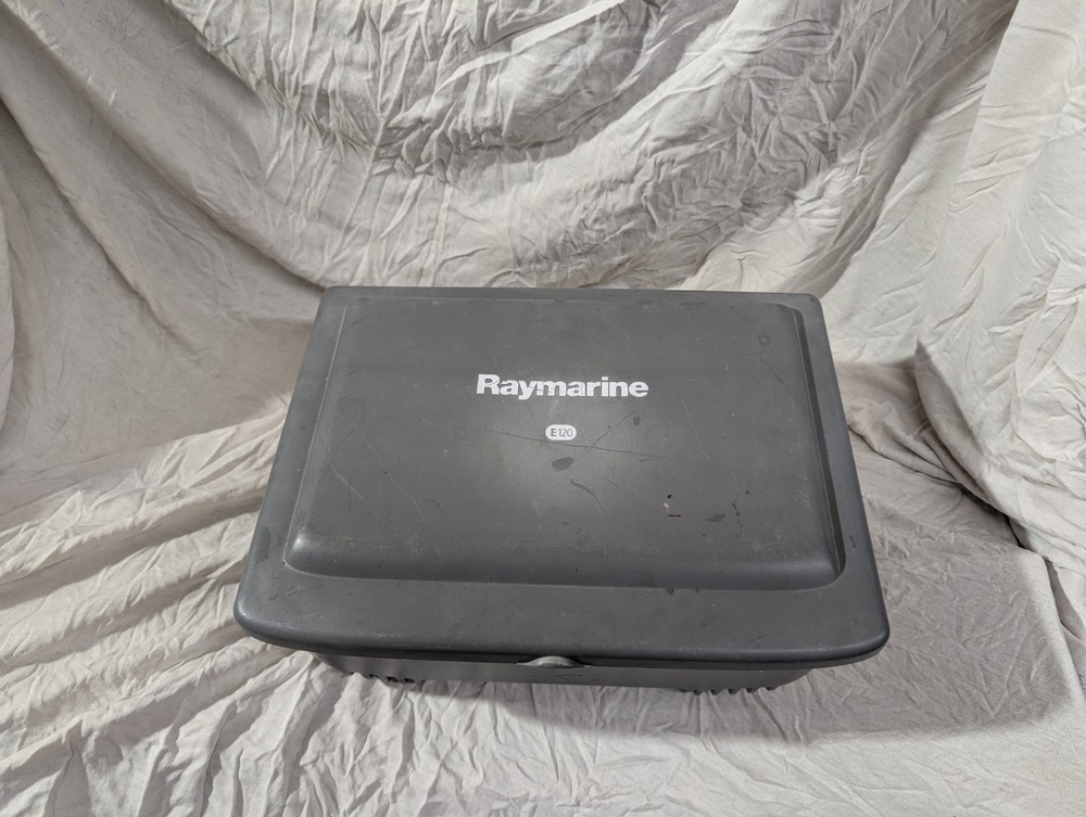 Raymarine E120 Chartplotter