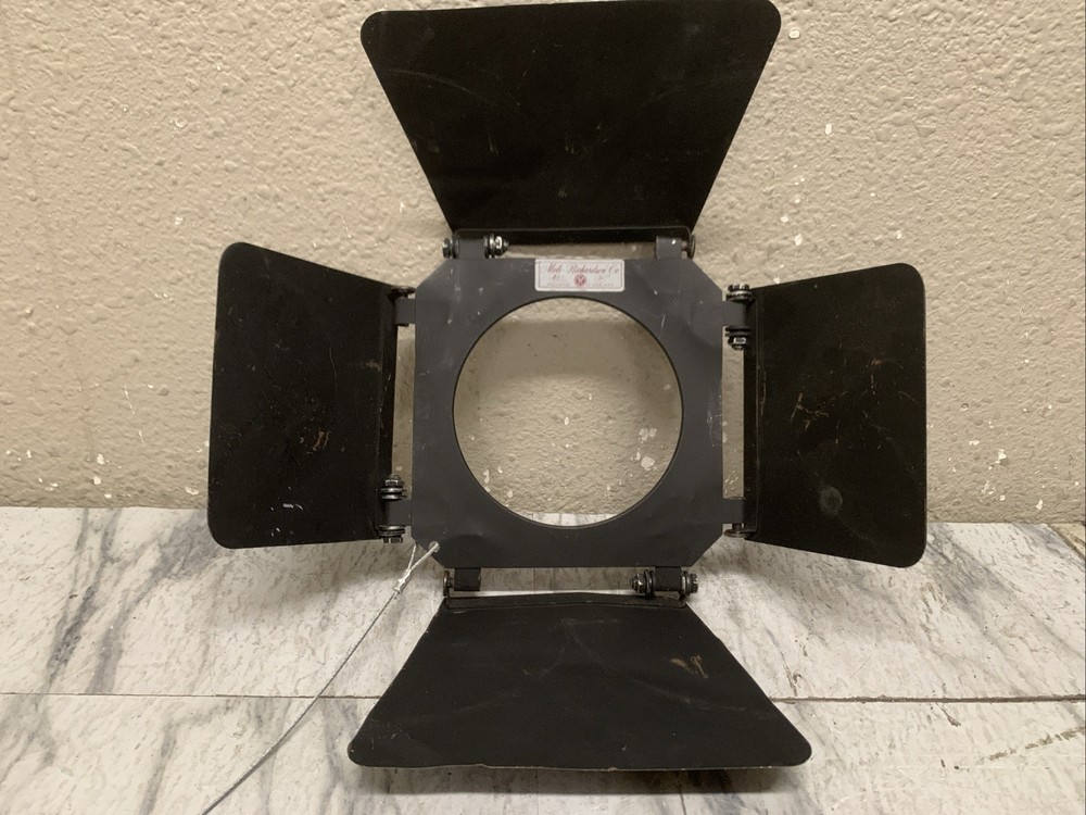 Mole Richardson Barn Doors Light Shield, Mini. With A Cable And Chain