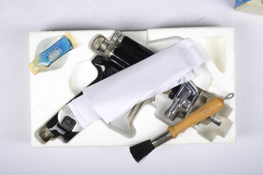 BINKS MODEL 7 spray gun. Excellent condition.