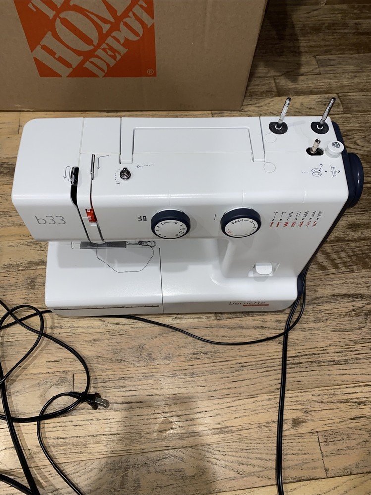 Bernette 33 Swiss Design Sewing Machine