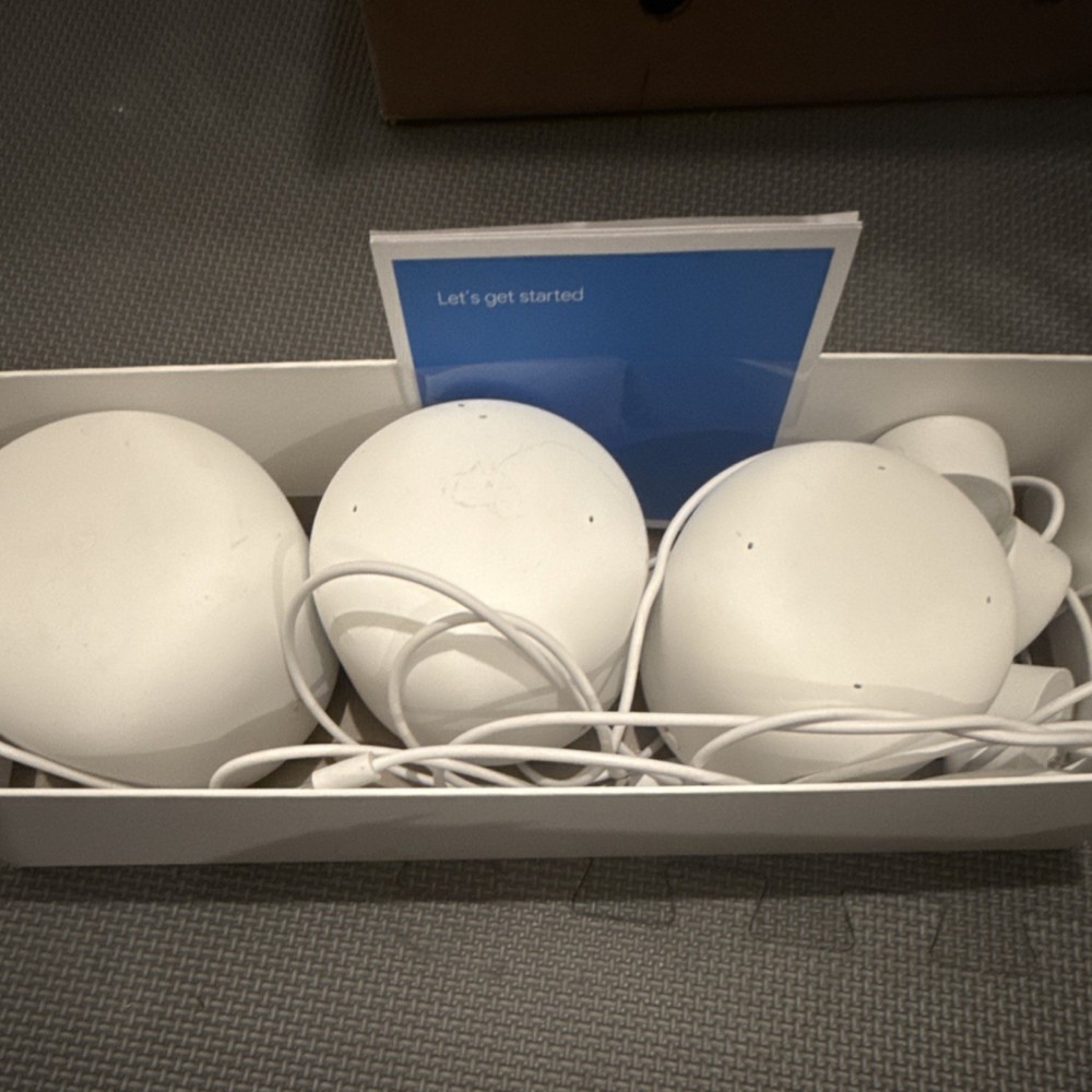 Google Nest Wifi Router and 2 Points White Wi-Fi Mesh System