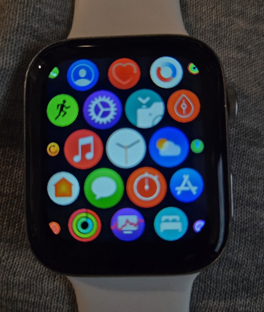 UNBRANDED SMART WATCH FOR ANDROID AND IOS WITH WHITE STRAP