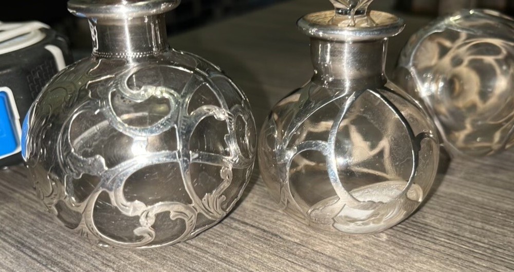 Circa 1905 elegant .999 fine solid silver lined aroma bottle set made by leading