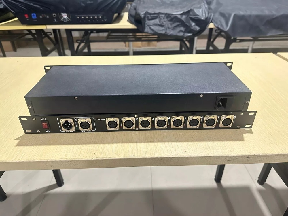 US 8CH DMX Splitter Stage Light Controller Signal Amplifier DMX Distributor