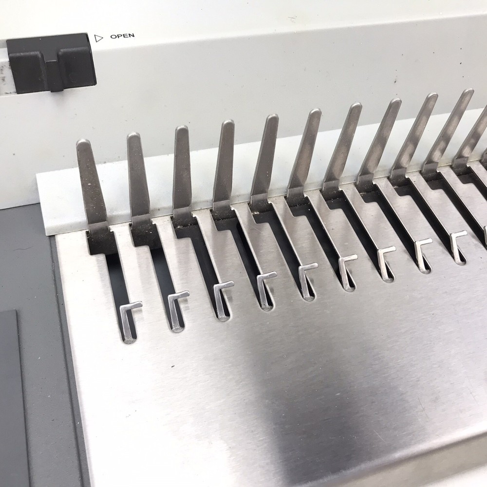 GBC Combbind C300 Binding Machine Used *Missing Bottom Tray*