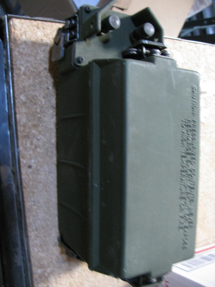 BATTERY BOX CY-8523A/PRC SINGARS