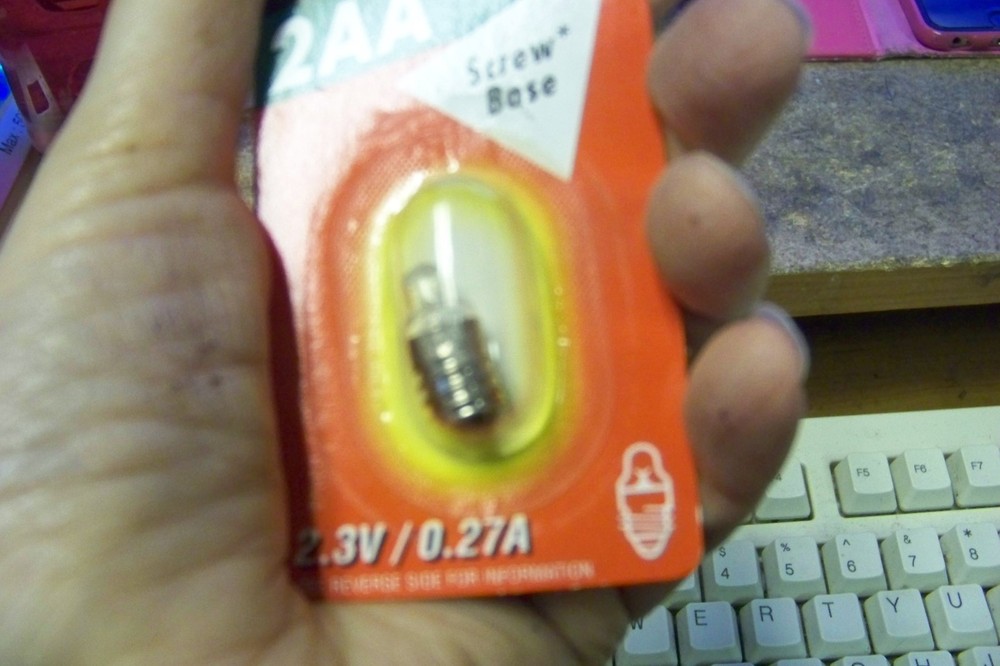 eveready 107-29766 screw base flashlight bulb