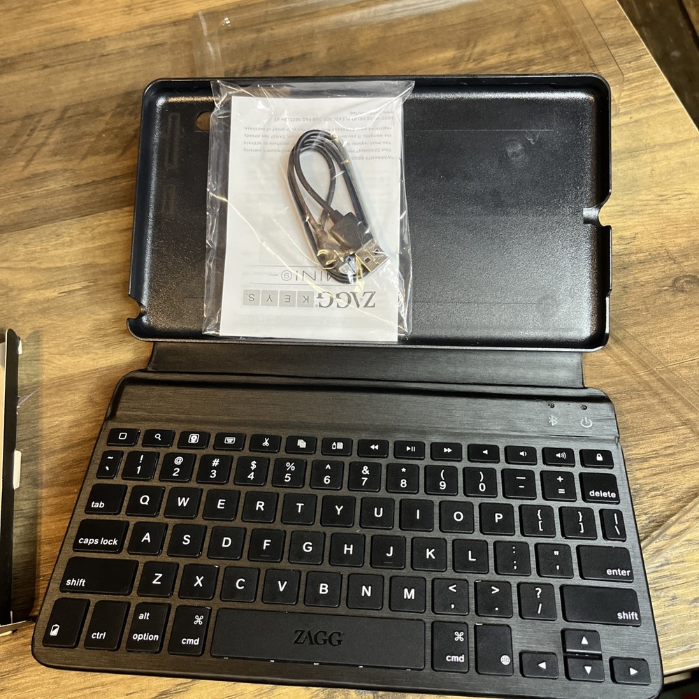 Apple iPad Mini Key Board Opened Box zagg keys Mini