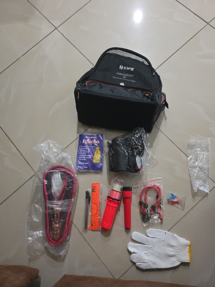 Basic Emergency Kit For Vehicles