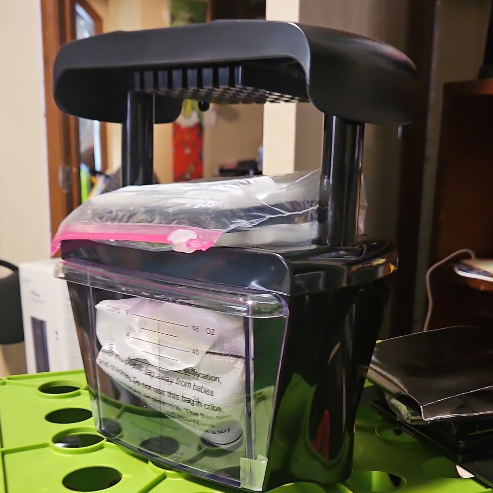 Curtis Stone Push Function Food Chopper Black Plastic 6 Cup with Container