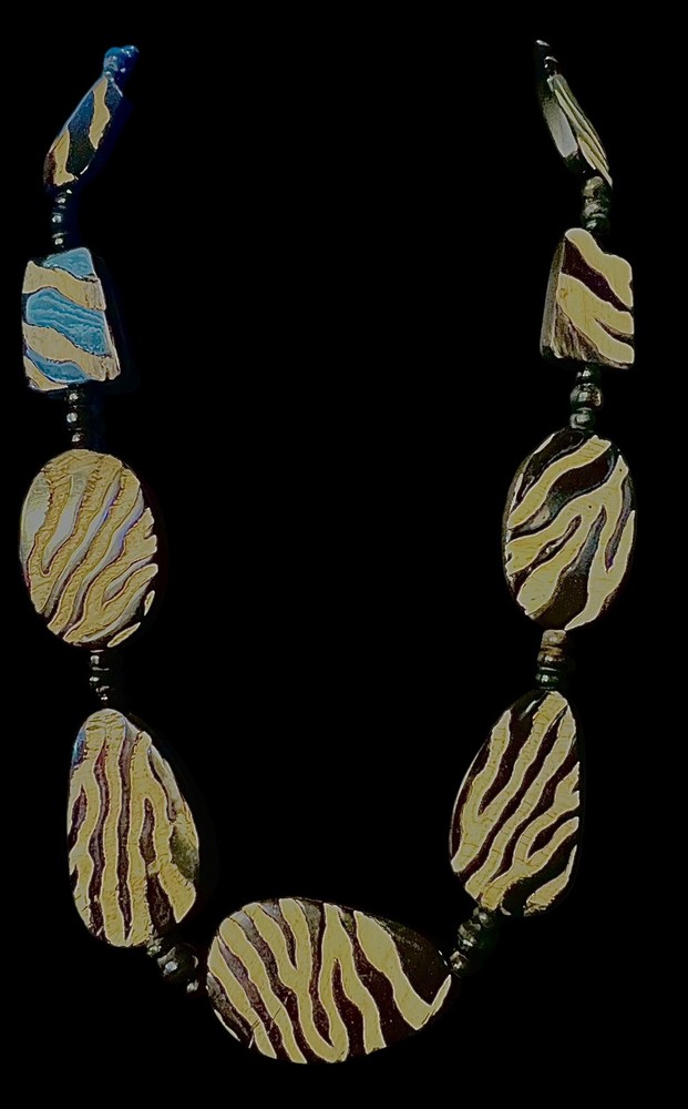 20” Vintage Plastic Resin Large Zebra & Solid Black Beads Necklace