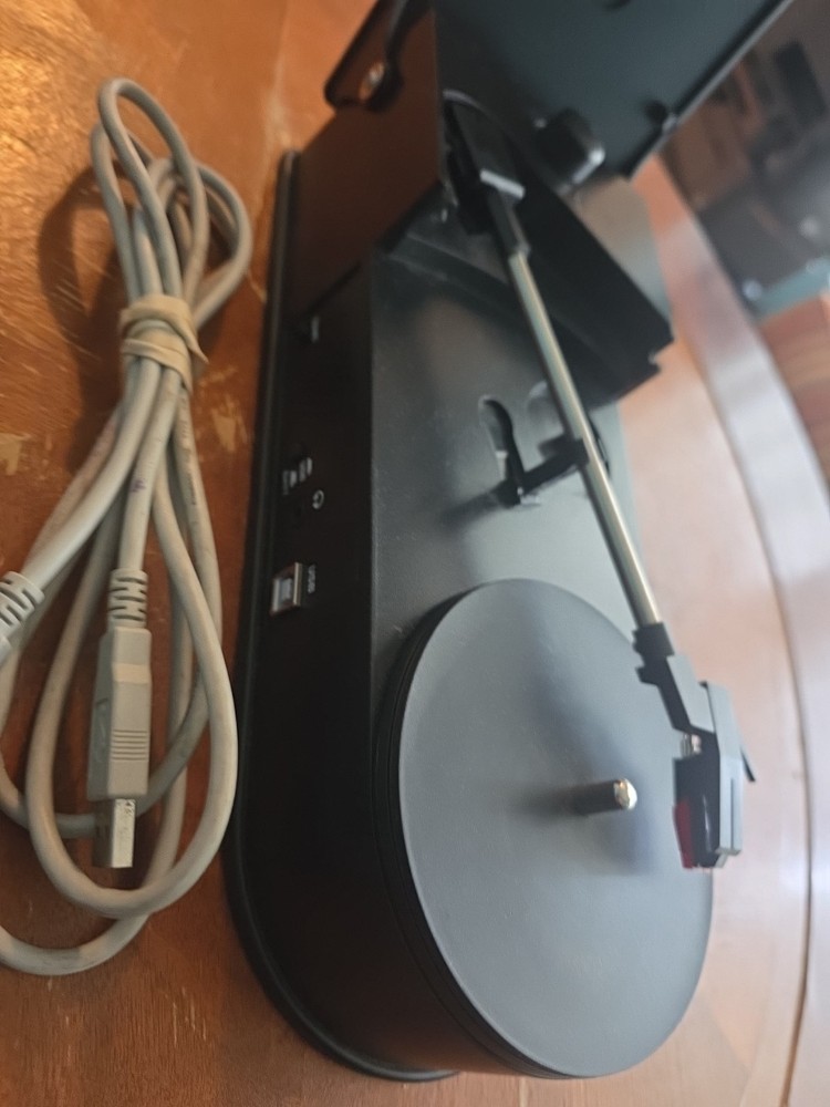 Sylvania Portable Turntable With USB Encoding Battery Powered - Tested