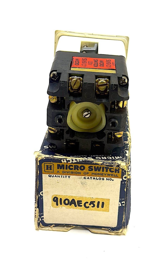 Micro Switch 910AEC511 Manual Control Selector Switch (New)