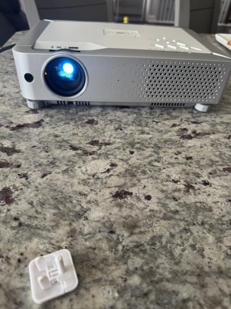 Sanyo PLC-XU73 Projector