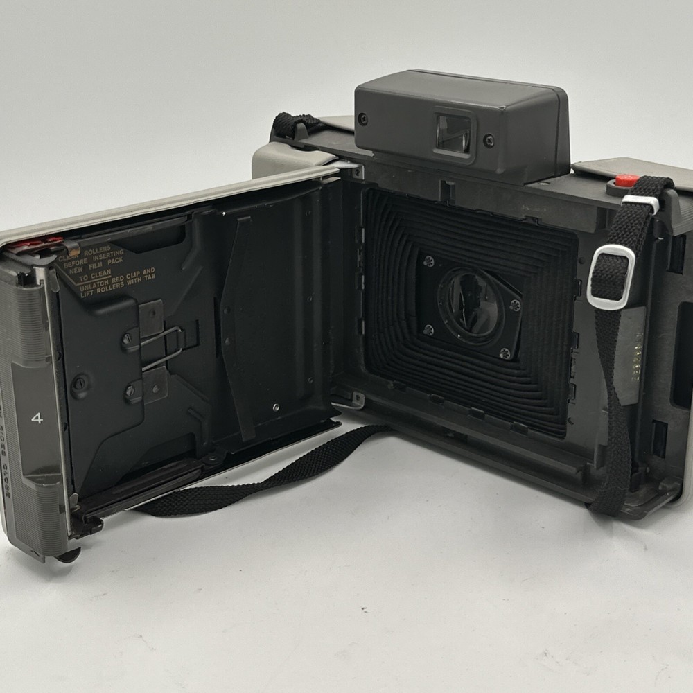 Vintage Polaroid Automatic 210 Land Camera