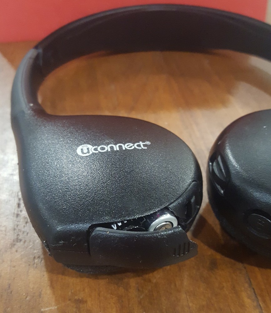 U Connect Headphone - Battery Cover Fix