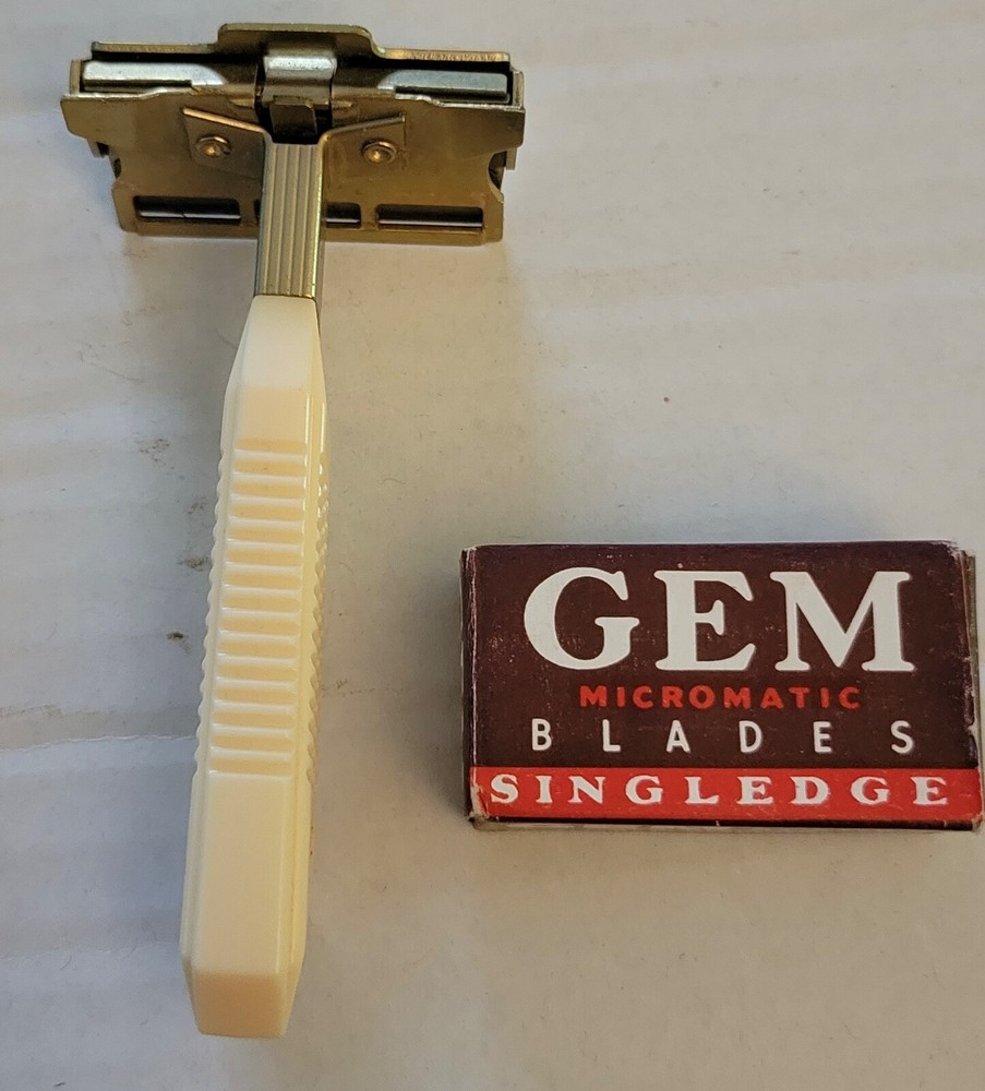 Gem Feather Weight Razor In Box with Blades