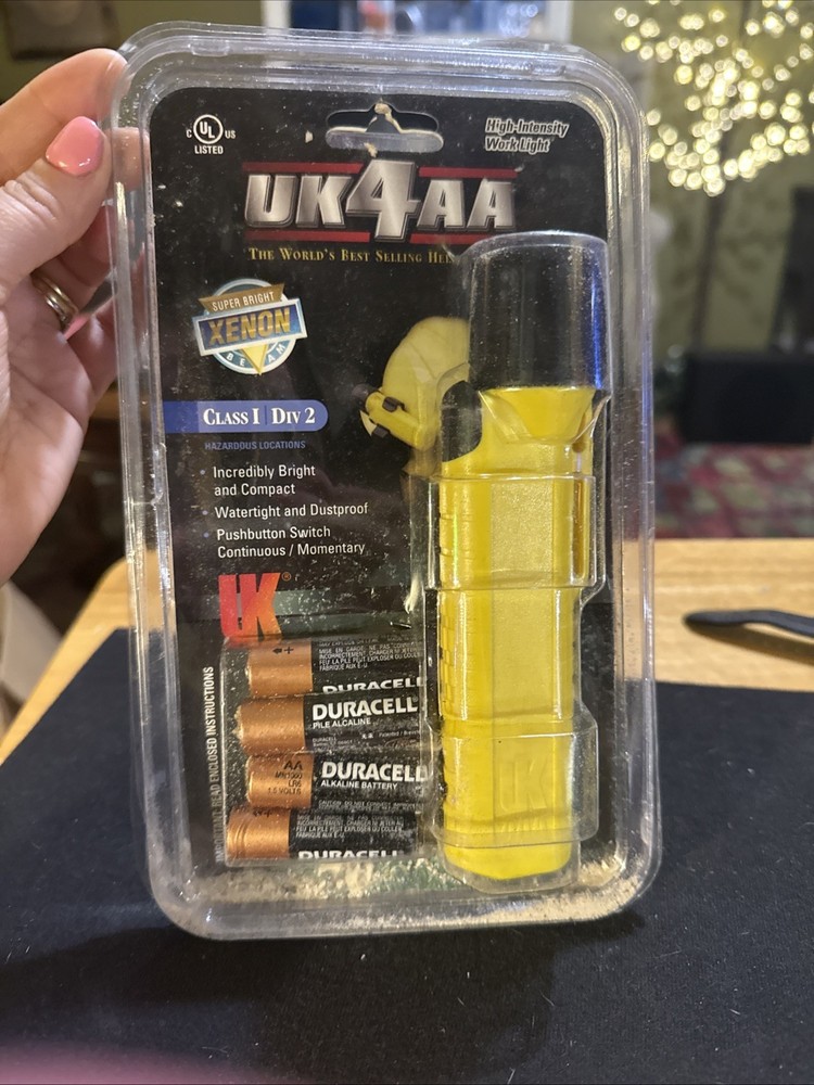 UK4AA UK  UNDERWATER KINETICS CLASS 1 DIV 2 YELLOW HEMET LIGHT  Please Read