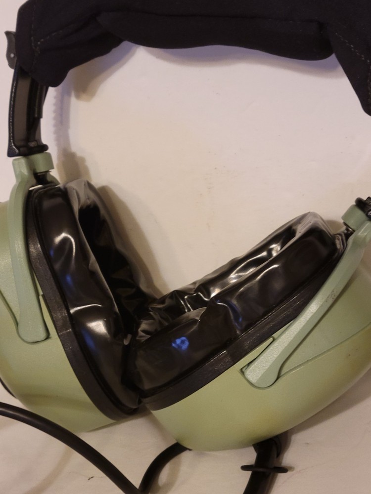 David Clark H20-10 Aviation Headset - EXCELLENT USED CONDITION