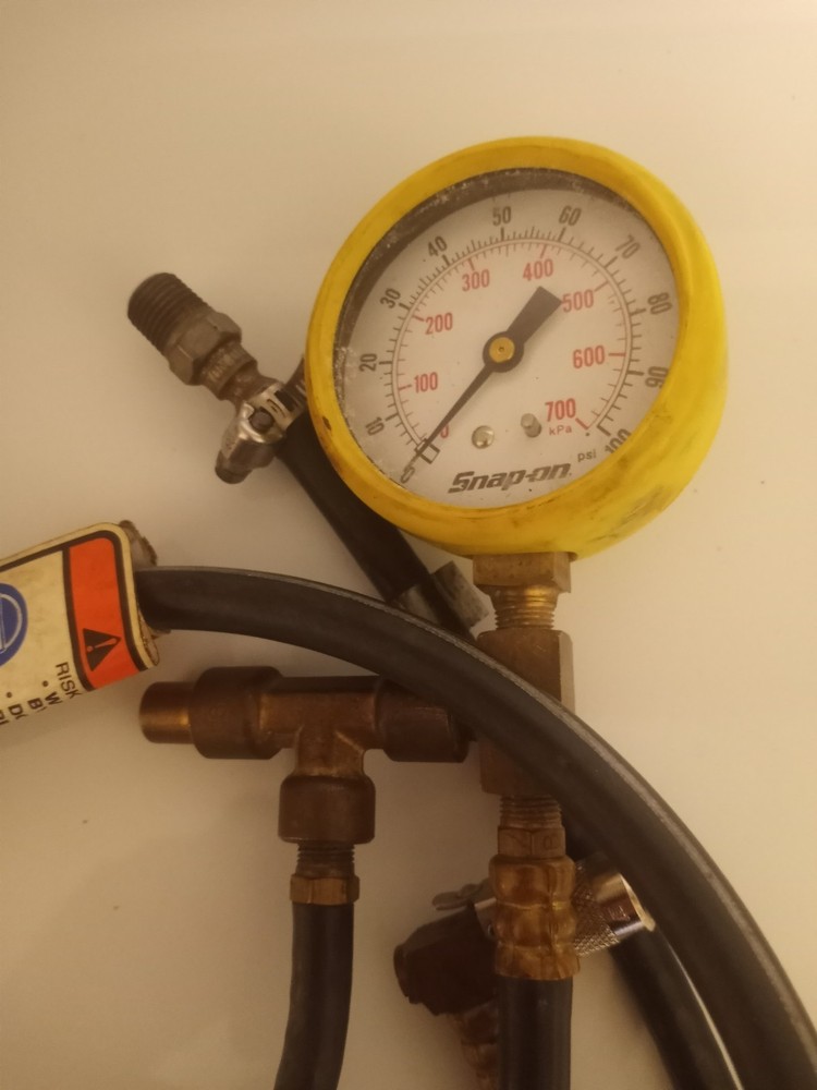 SNAP ON Fuel Injection Pressure Gauge  MT337B