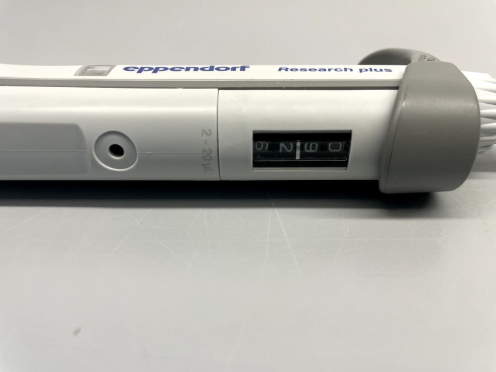 Eppendorf Research Plus Pipette Adjustable 20µL Tested with Warranty + Tips