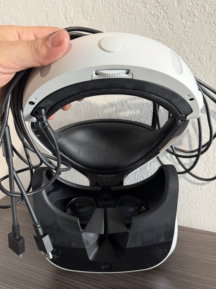 Sony PlayStation Virtual Reality 1 Headset With Controllers