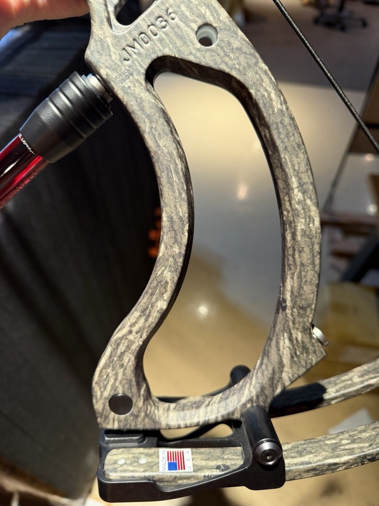 Obsession Bows Ultra Mag BONE Compound Bow Right Hand 29/70