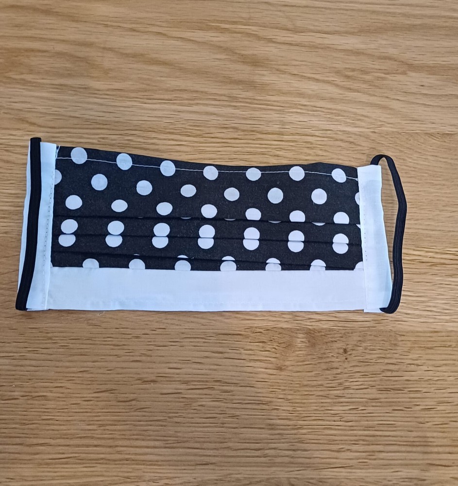 FACE MASK (Polka dots) Large