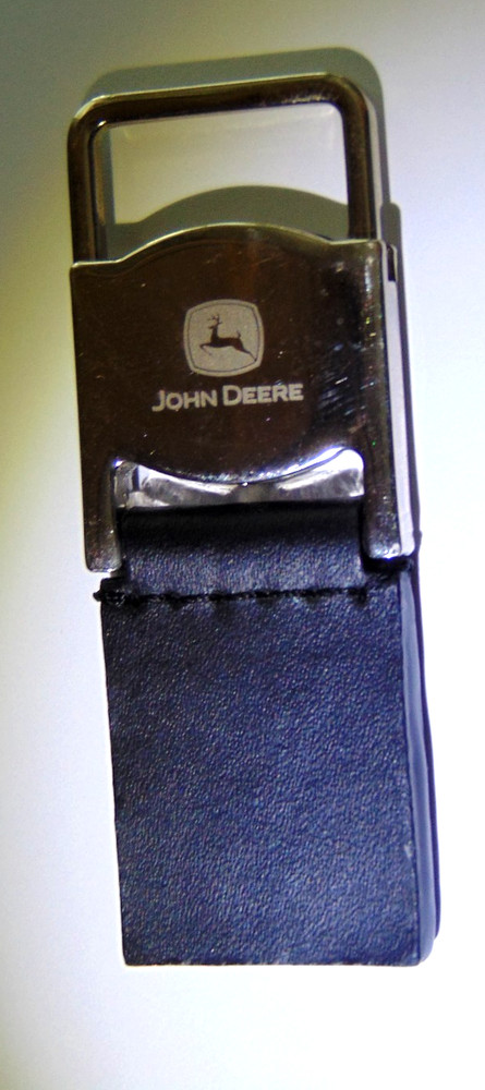 John Deere Chrome w/Logo/Pull-Up Twist Connect/Black Leather Tag/Modern Design