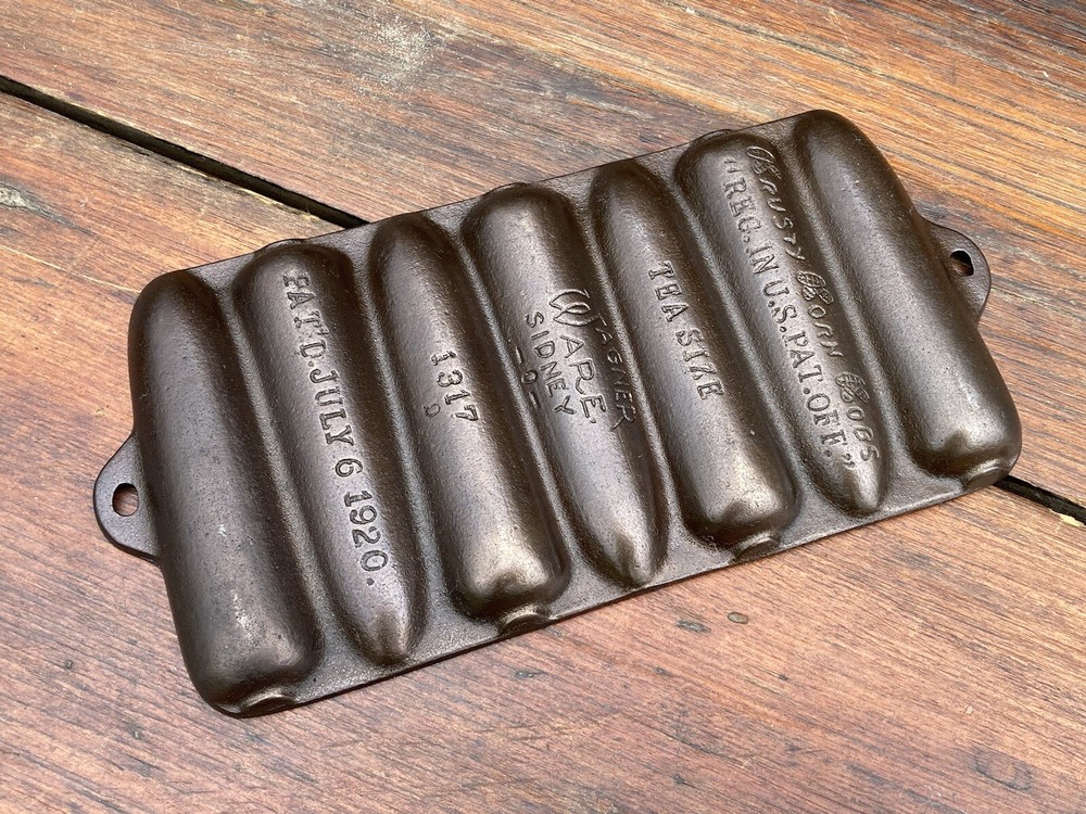 Wagner Ware Cast Iron Tea Sized Krispy Korn Pan