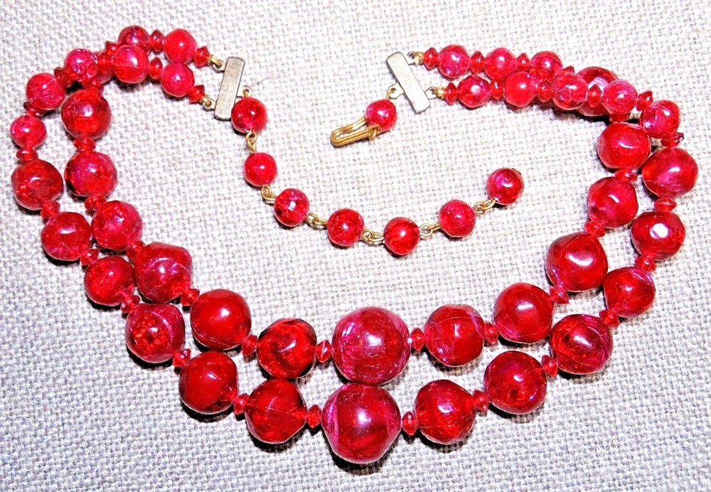 VINTAGE STUNNING RASPBERRY COLOR LUCITE 2 STRAND NECKLACE