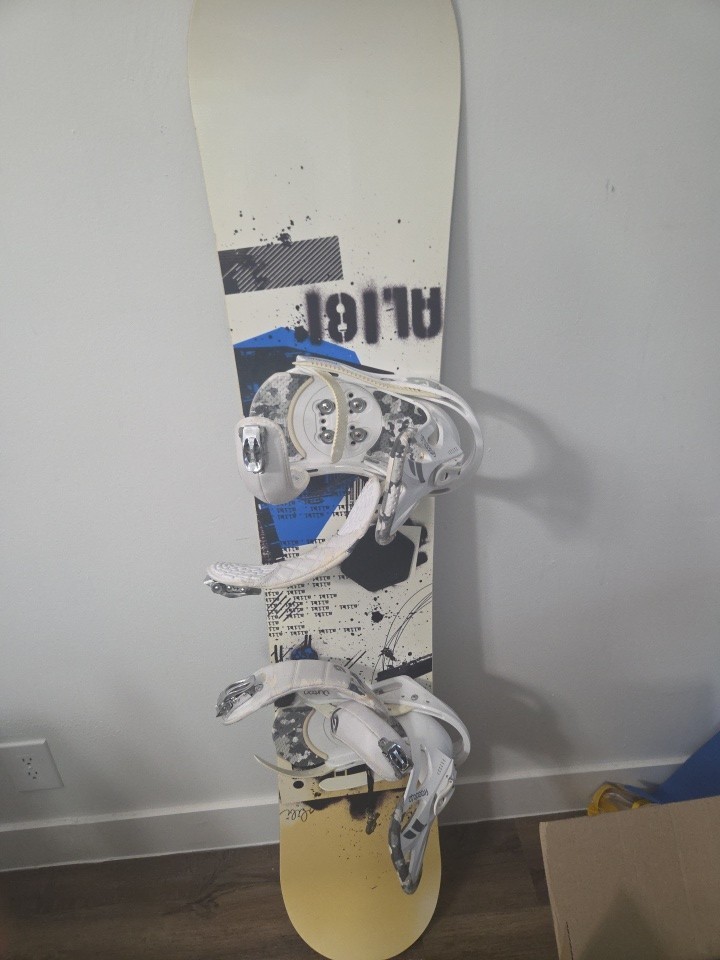 ALIBI Snowboard With Boots And Straps Connected (PLEASE READ DESCRIPTION)