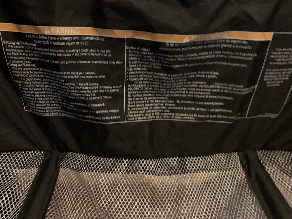 Graco Pack 'n Play Portable, Carry Bag and 4 fitted sheets