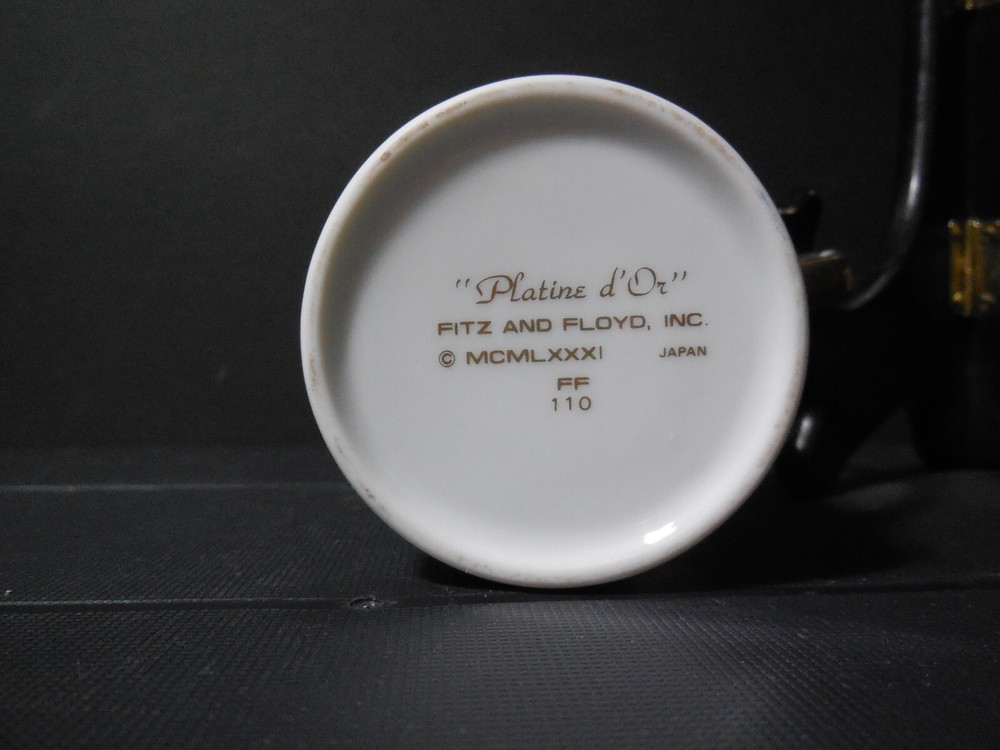 FITZ & FLOYD PLATINE D'OR 6 oz Creamer